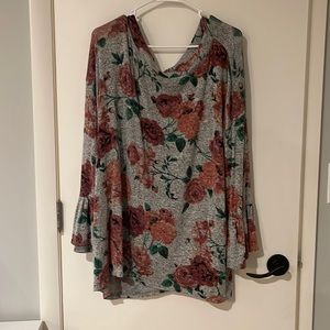 Maurices women’s plus size grey and floral top size 3X